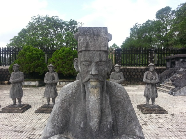 Visita a las tumbas imperiales de Hue