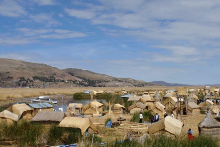 Excursión de un día por el titicaca desde Puno