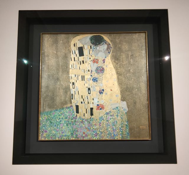 en qué museo se encuentra el cuadro de el beso de Klimt 