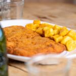 Dónde comer cachopo en Madrid: La Bobia y su espectacular versión XXL